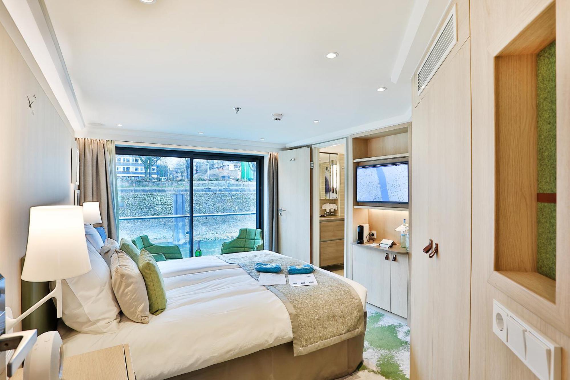 Botel Fairtours Hotelschiff Alena
