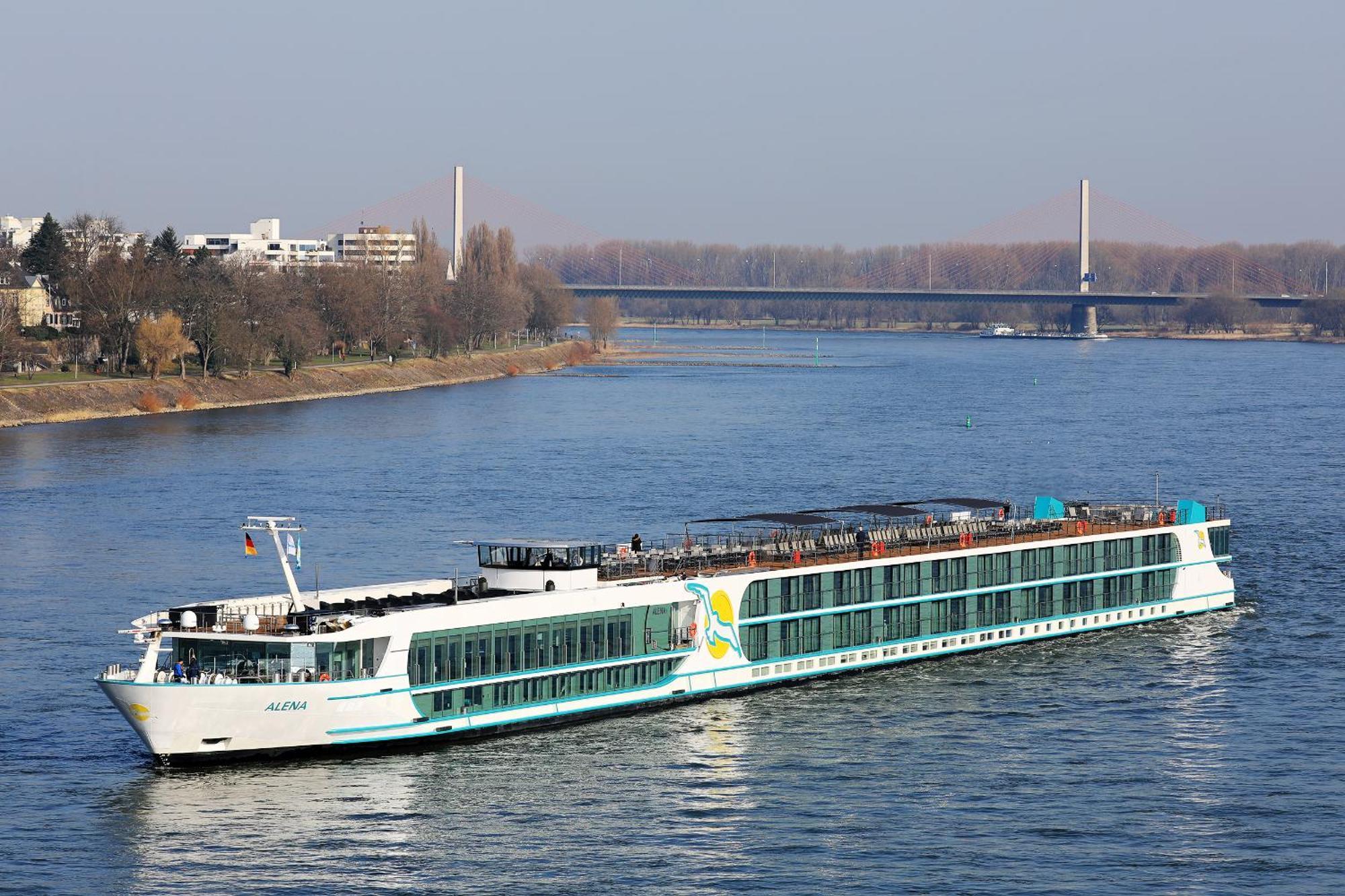 Botel Fairtours Hotelschiff Alena