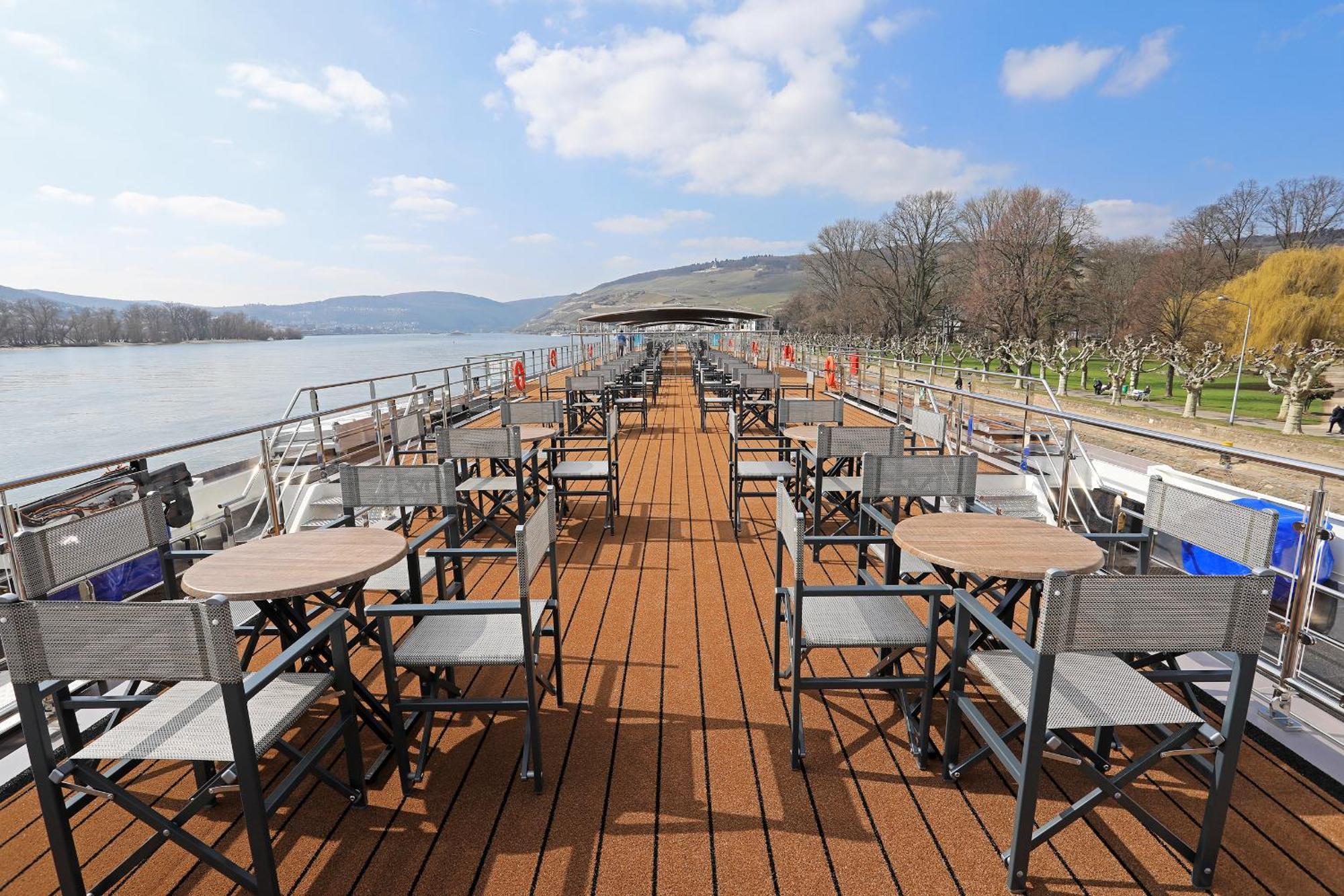 Botel Fairtours Hotelschiff Alena *